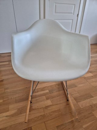 Mecedora blanca diseño moderno SKLUM