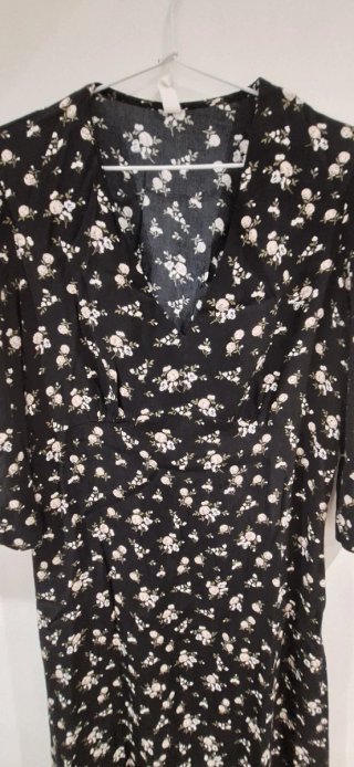 Vestido midi floral negro Mango