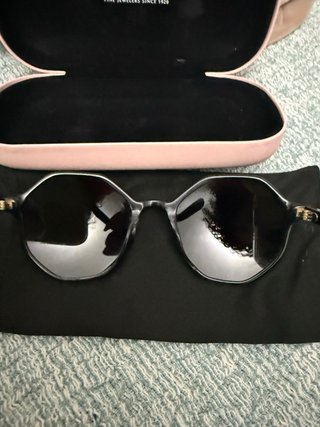 Gafas de sol Tous y cadena con charms