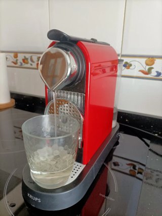 Cafetera Nespresso Krups Roja