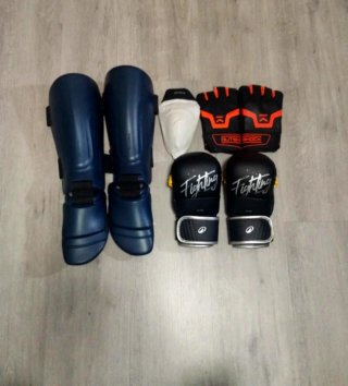 Equipamiento MMA: Guantes,espinilleras y coquilla