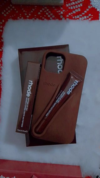 Cover iPhone 13/14/15 Rhode + Lip Tint Espresso