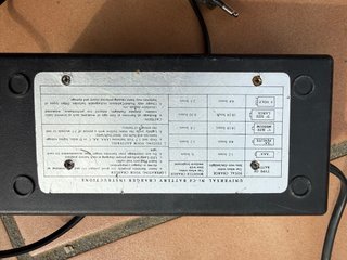 Caricabatterie e tester per batterie Anson V-669