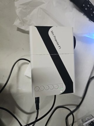 Mini proyector LED F1
