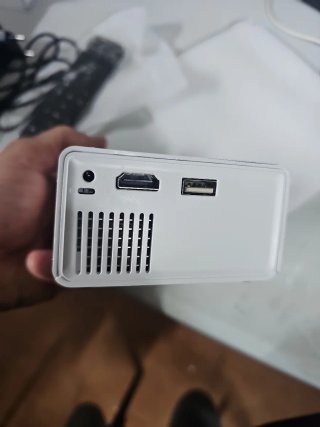 Mini proyector LED F1