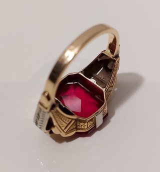Anillo de Oro 18kt de 1890 con un rubí vintage