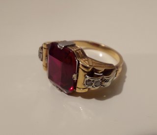 Anillo de Oro 18kt de 1890 con un rubí vintage