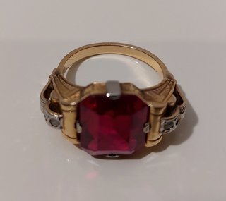 Anillo de Oro 18kt de 1890 con un rubí vintage