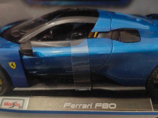 Ferrari F80 escala 1:18