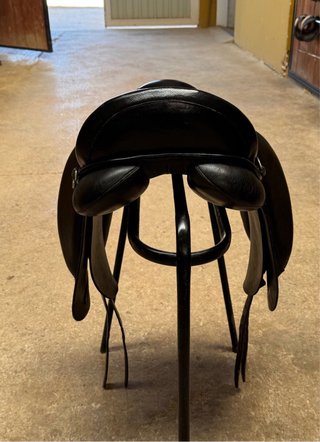 Silla de equitación KLL Negra de 17,5