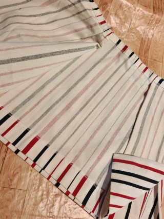 Cortina Vintage Rayas Rojas, Negras y Blancas