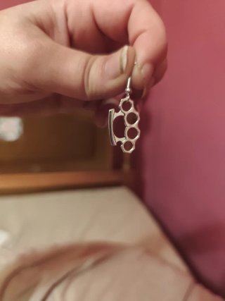 Pendientes Puño Americano Plateado Nuevo Emo Marca