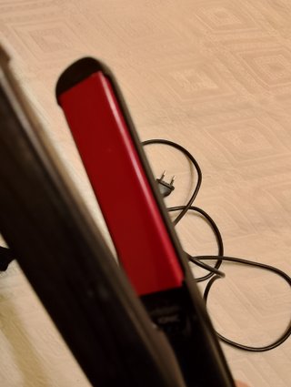 Piastra per capelli rossa Philips