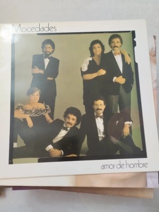 9 vinilos de música de orquesta y otras bandas.