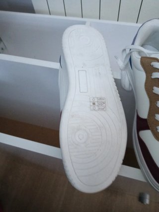 Zapatillas deportivas blancas,sin estrenar 5€