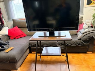 Mesa auxiliar vintage con ruedas