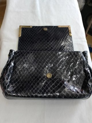 Borsa Braccialini nera con dettagli oro