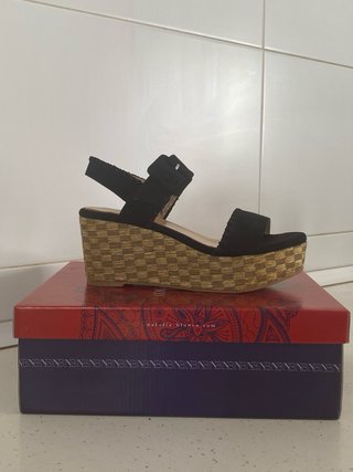 Sandalias Natalia Blanco Beige y negras
