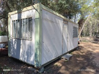 Caseta prefabricada aislada, contenedor, bungalow
