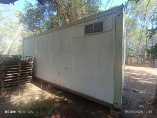 Caseta prefabricada aislada, contenedor, bungalow