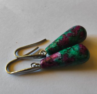 Pendientes de minerales naturales