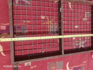 Rejilla metálica con marco de hierro