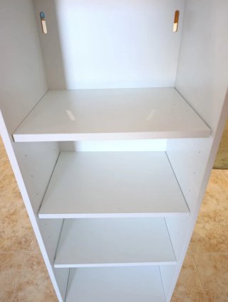 Estantería blanca de madera