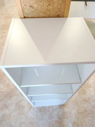 Estantería blanca de madera