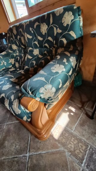 Sofá 2 plazas tela floral madera