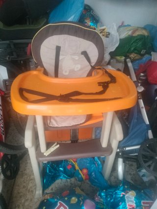Trona de Jané bebé naranja y marrón