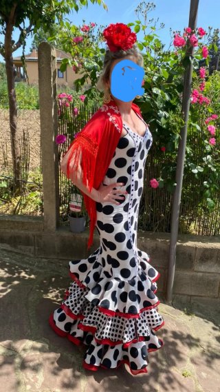 Vestido Flamenca Lunares Talla 38 y manton rojo