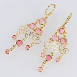 Pendientes dorados con corazones y love