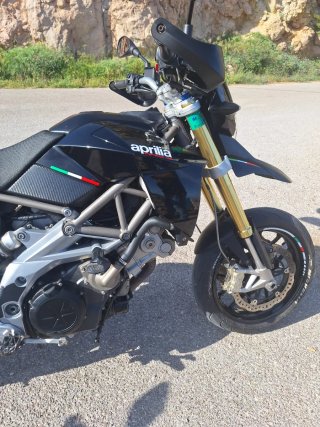 Aprilia Dorsoduro 750 Supermotard Negra