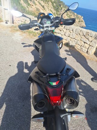 Aprilia Dorsoduro 750 Supermotard Negra