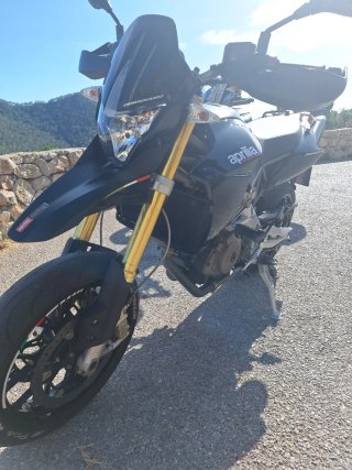 Aprilia Dorsoduro 750 Supermotard Negra