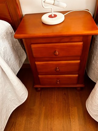 Dos cabeceros de madera + mesita de noche con cajo