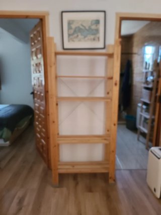 Estantería de madera