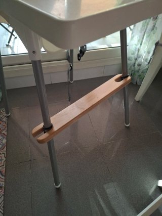 Trona Ikea con reposapiés