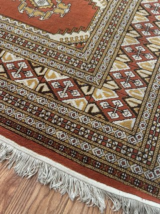 Alfombra de lana tradicional tonos tierra. 2x2,45m