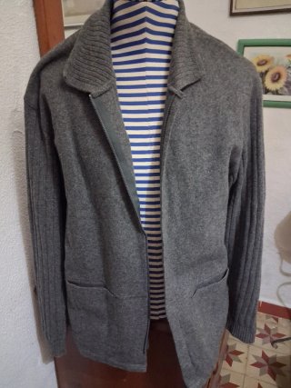 Chaqueta deportiva gris caballero