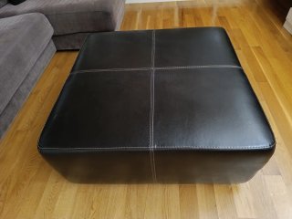 Mesa auxiliar/Puff de piel marrón.Cuadrada 94x94