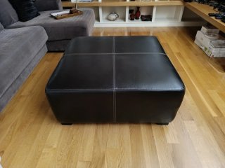 Mesa auxiliar/Puff de piel marrón.Cuadrada 94x94