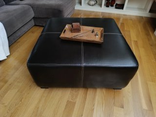 Mesa auxiliar/Puff de piel marrón.Cuadrada 94x94