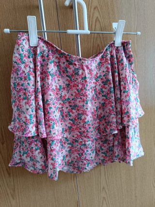 Minifalda pantalón Zara flores