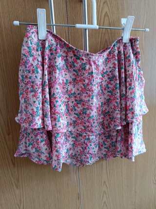 Minifalda pantalón Zara flores