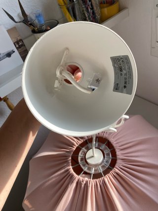 Lámpara IKEA REGNSKUR rosa con complementos