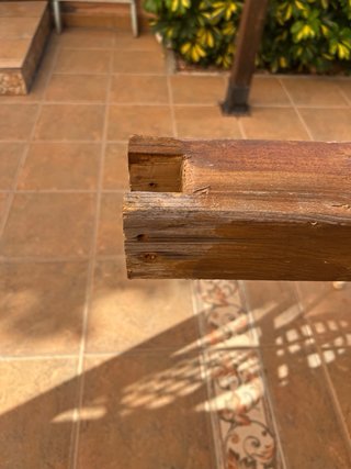 Palo de madera para pérgola o jardín