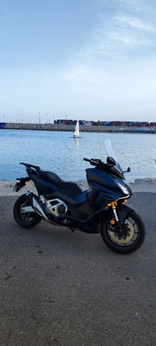 Honda Forza 750 azul Automática