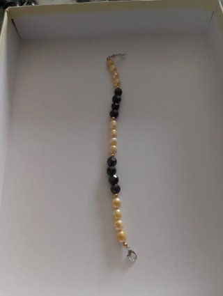 Collana con ciondolo quadrato nero