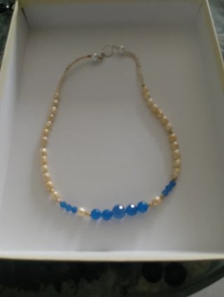 Collana con ciondolo quadrato nero